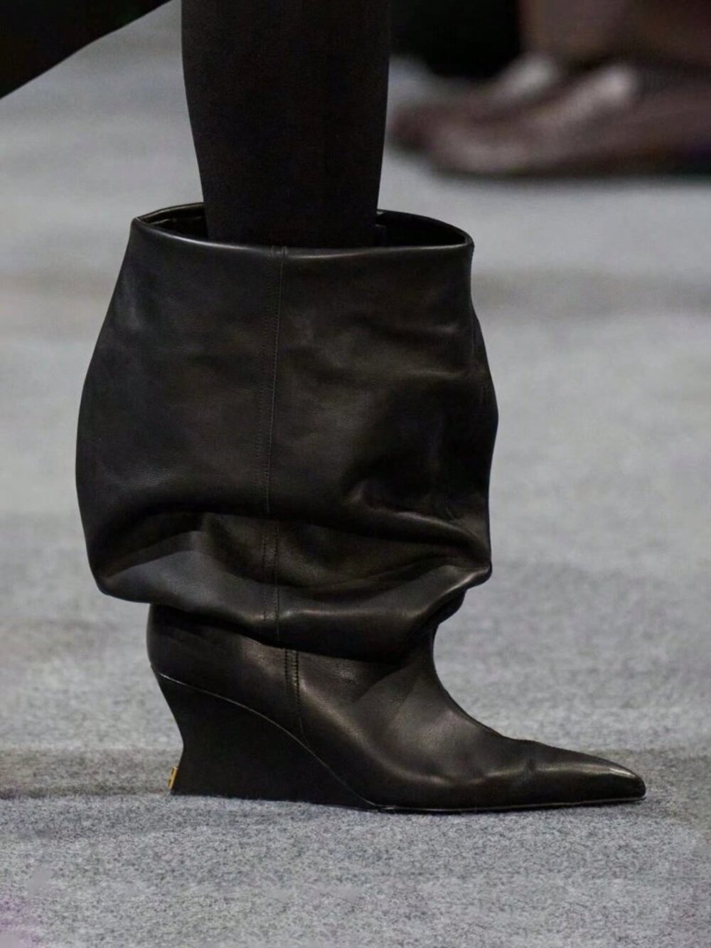 Black Lolita Style Women's Ruched Tall Stacked Pointed Toe Over-The-Knee Boots - Picture 6 of 8